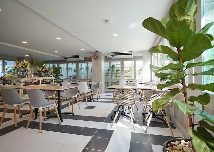 Hotel The Qube Fifty 3*